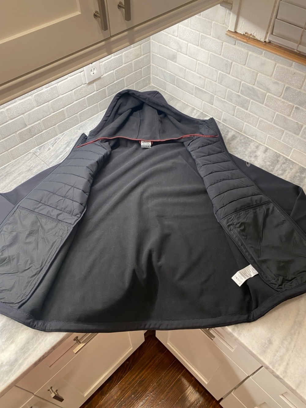 Asics Men's Black Hooded Performance Jacket - Picture 5 of 7
